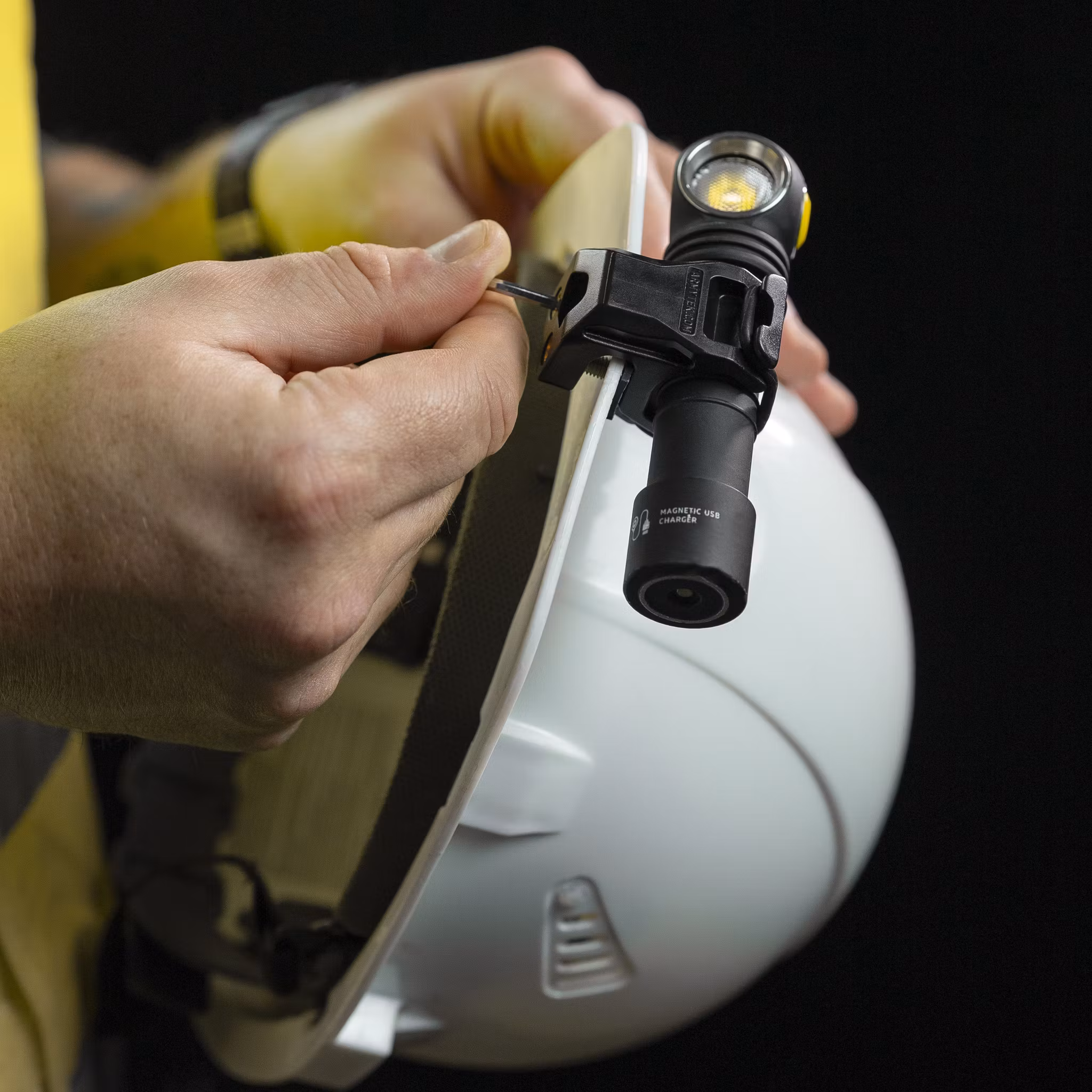 Armytek Hjälmfäste