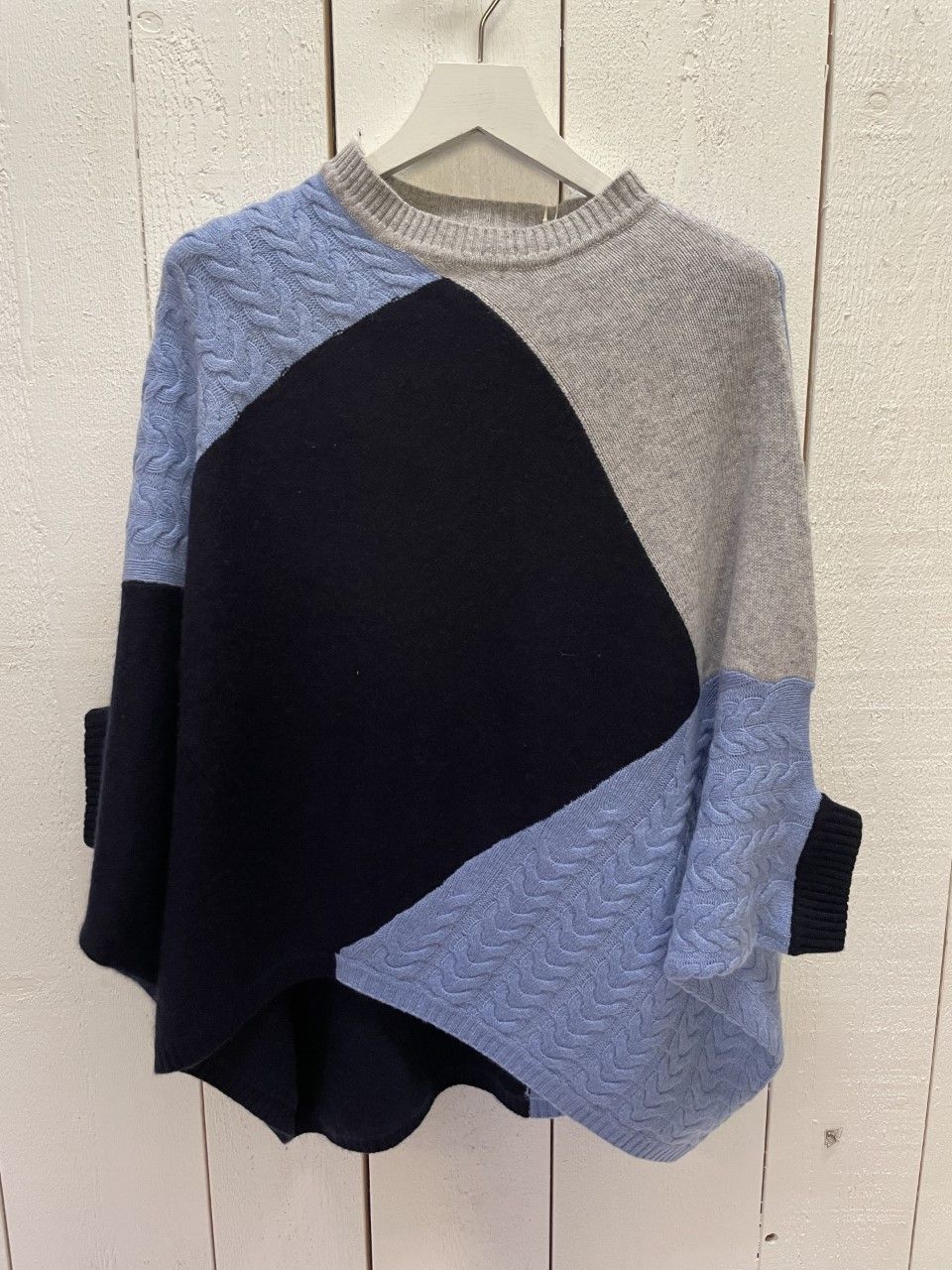 8design "Lyx Poncho" marin/ljusblå/silver