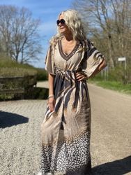 LOLA CASADEMUNT  " Zebraklänning  " med kort ärm