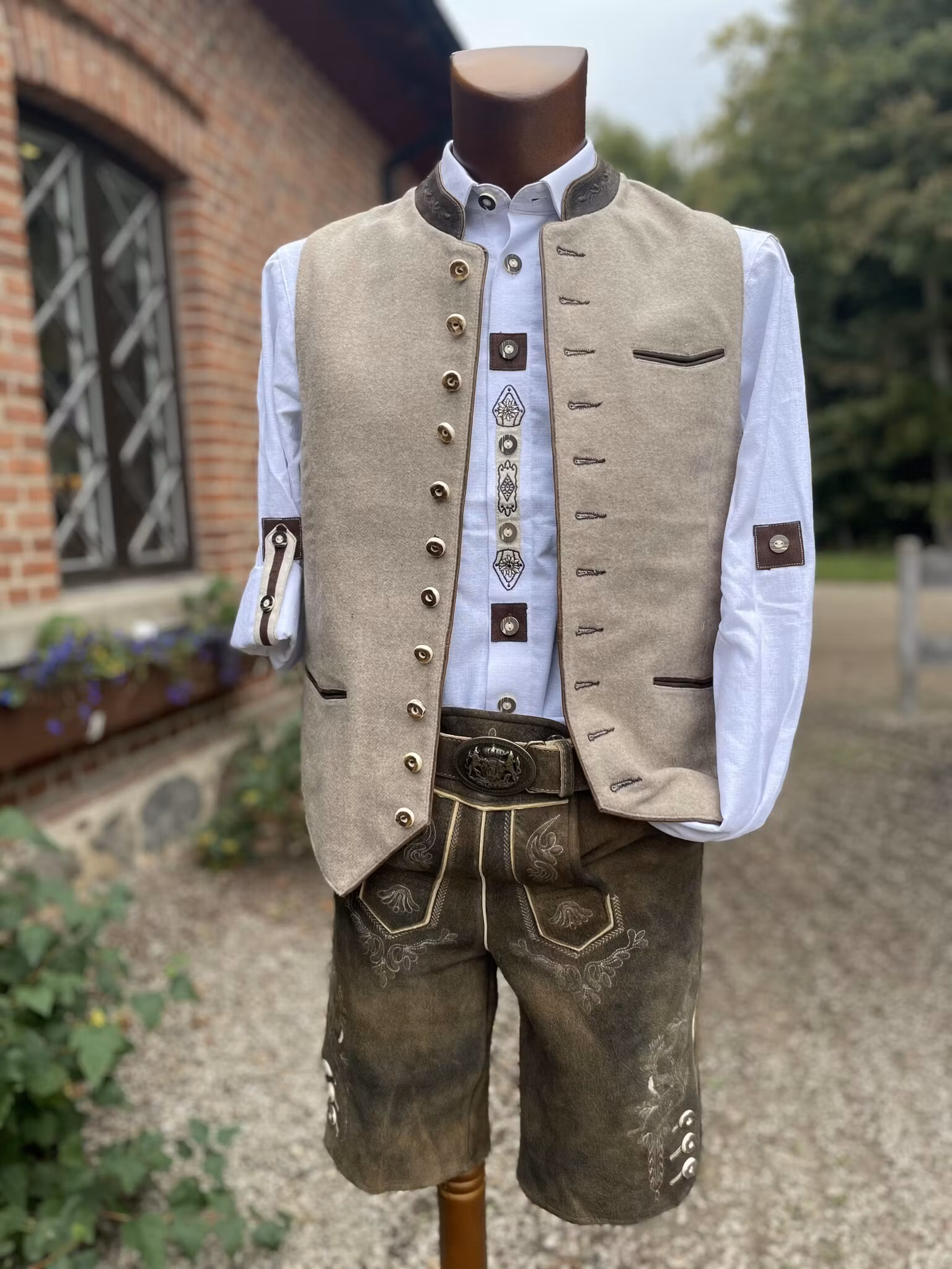 Herrskjorta " vit med broderier " , Regular fit / OT
