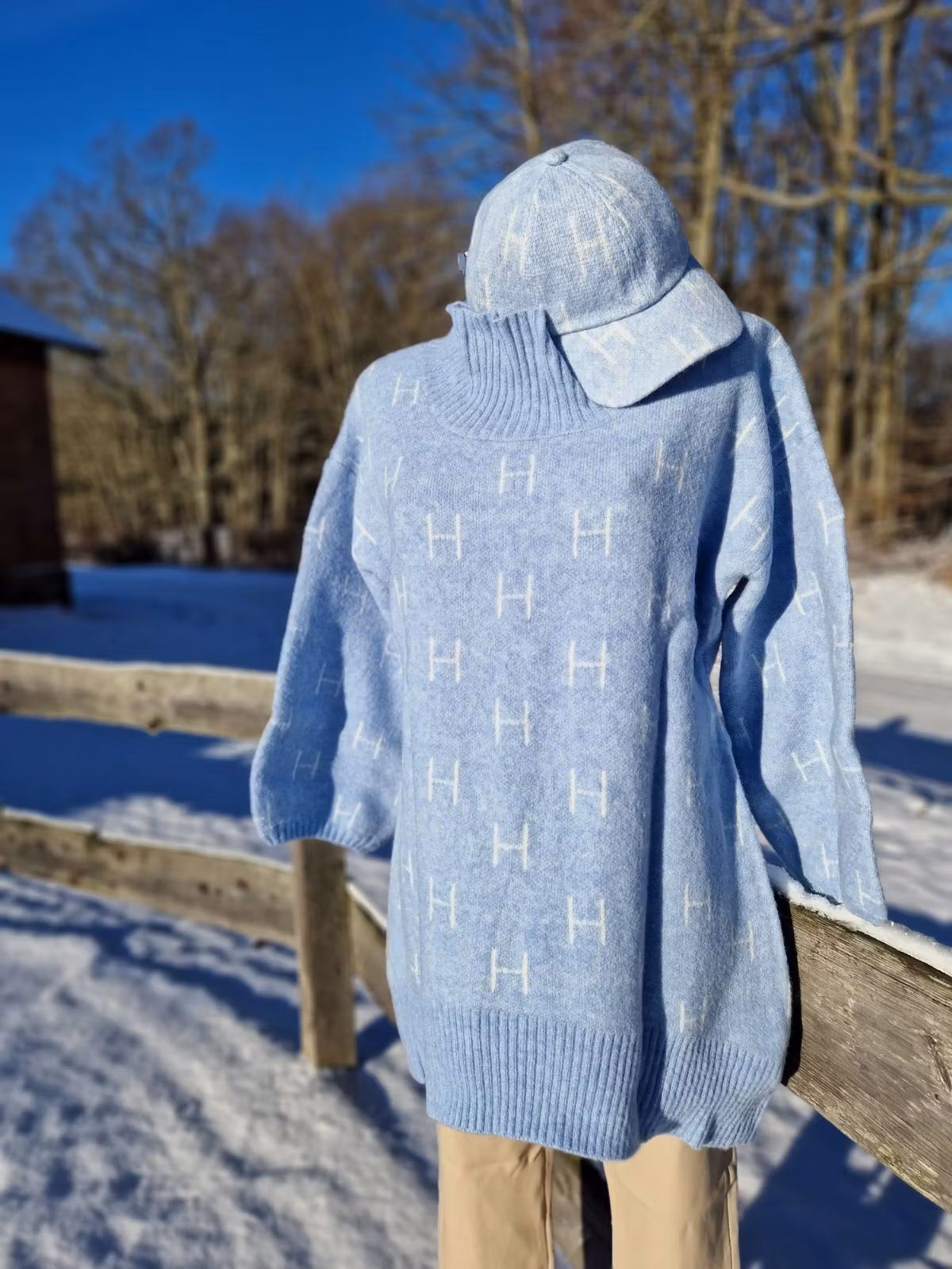 HÉST ”Fam knit sweater” Long , Ljusblå