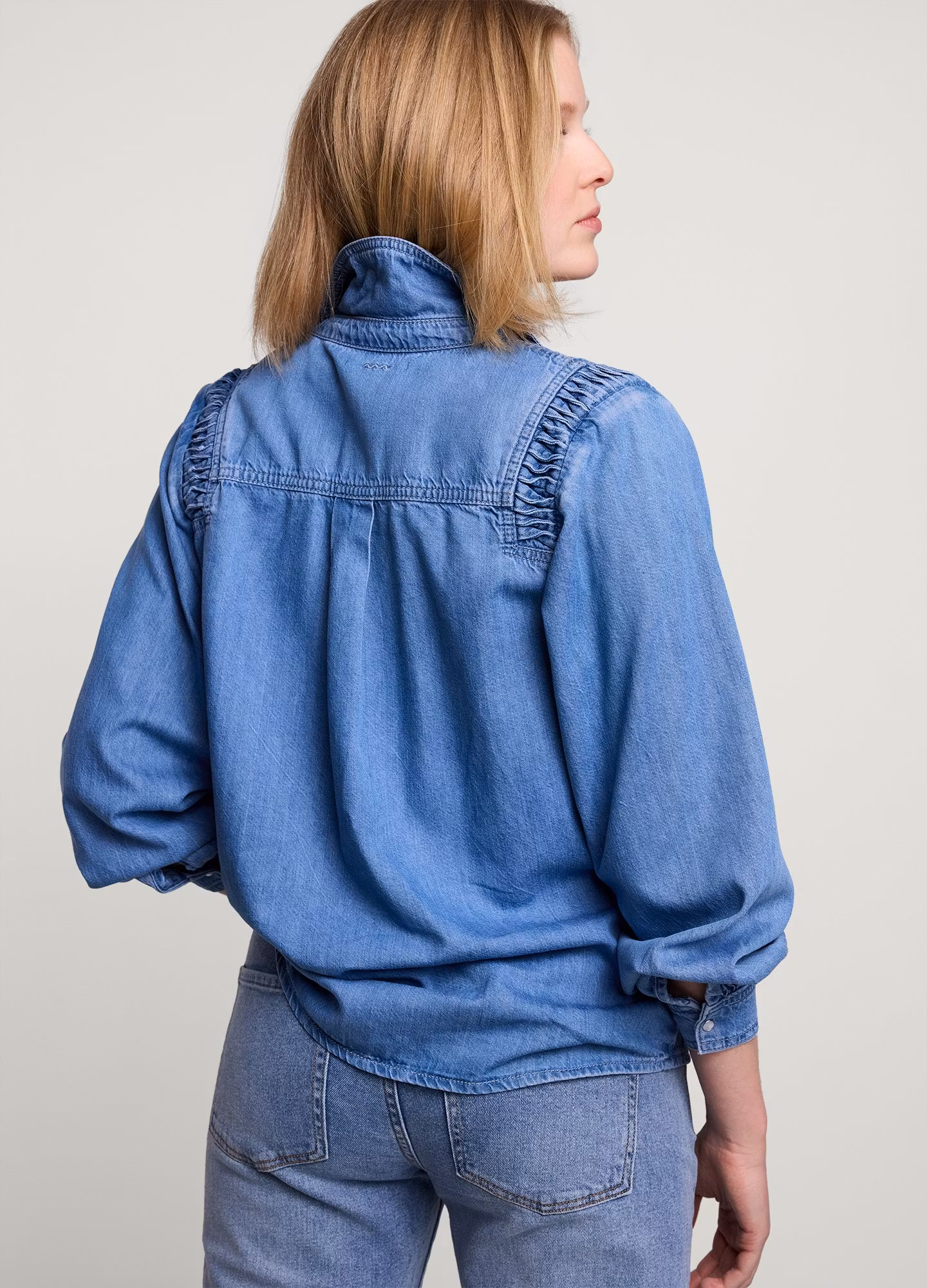 Summum Jeansblus med snygga detaljer