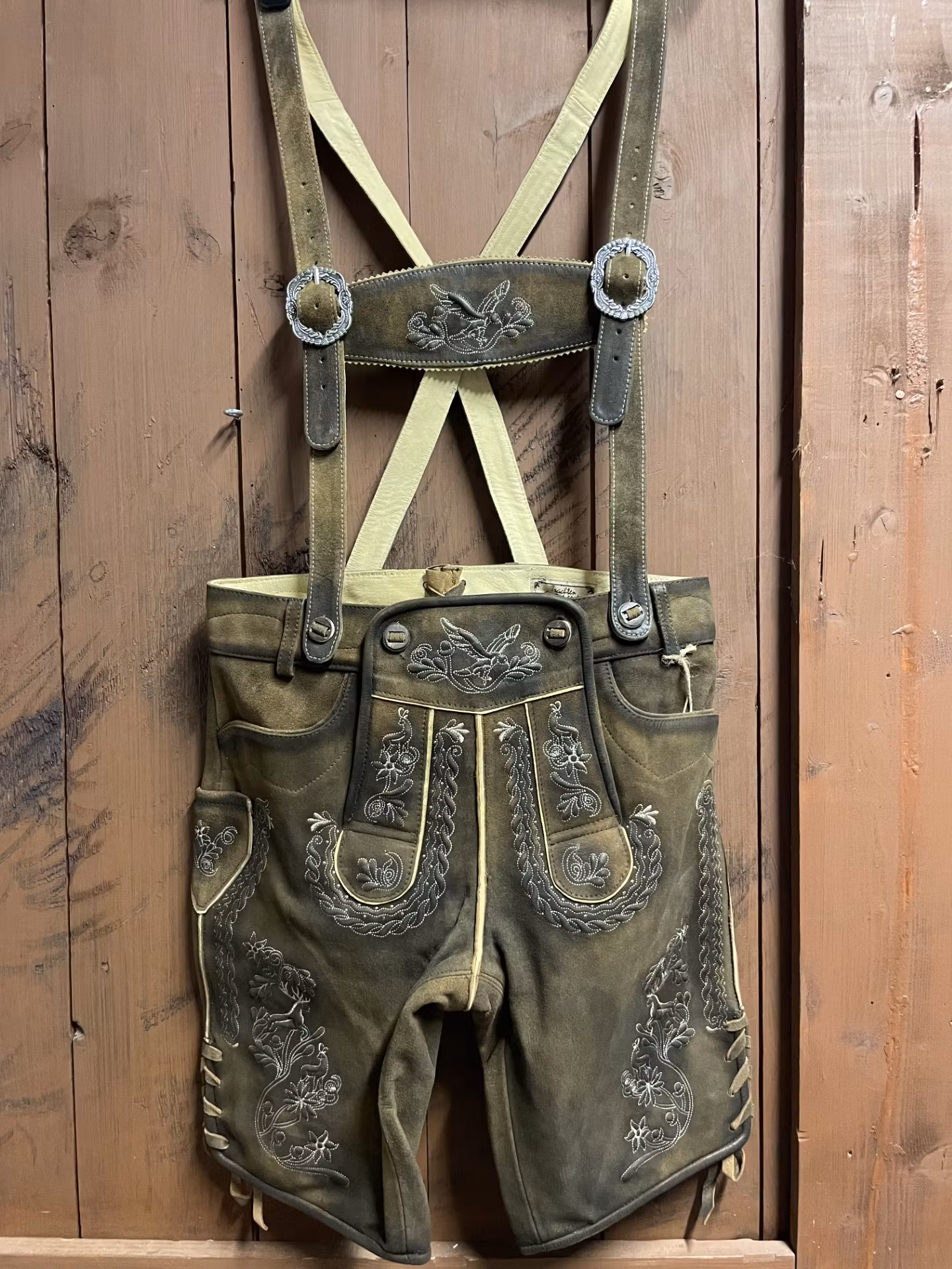 Trachten Rebell "Alex-ST Wildbock" med hängsle , Zirbe