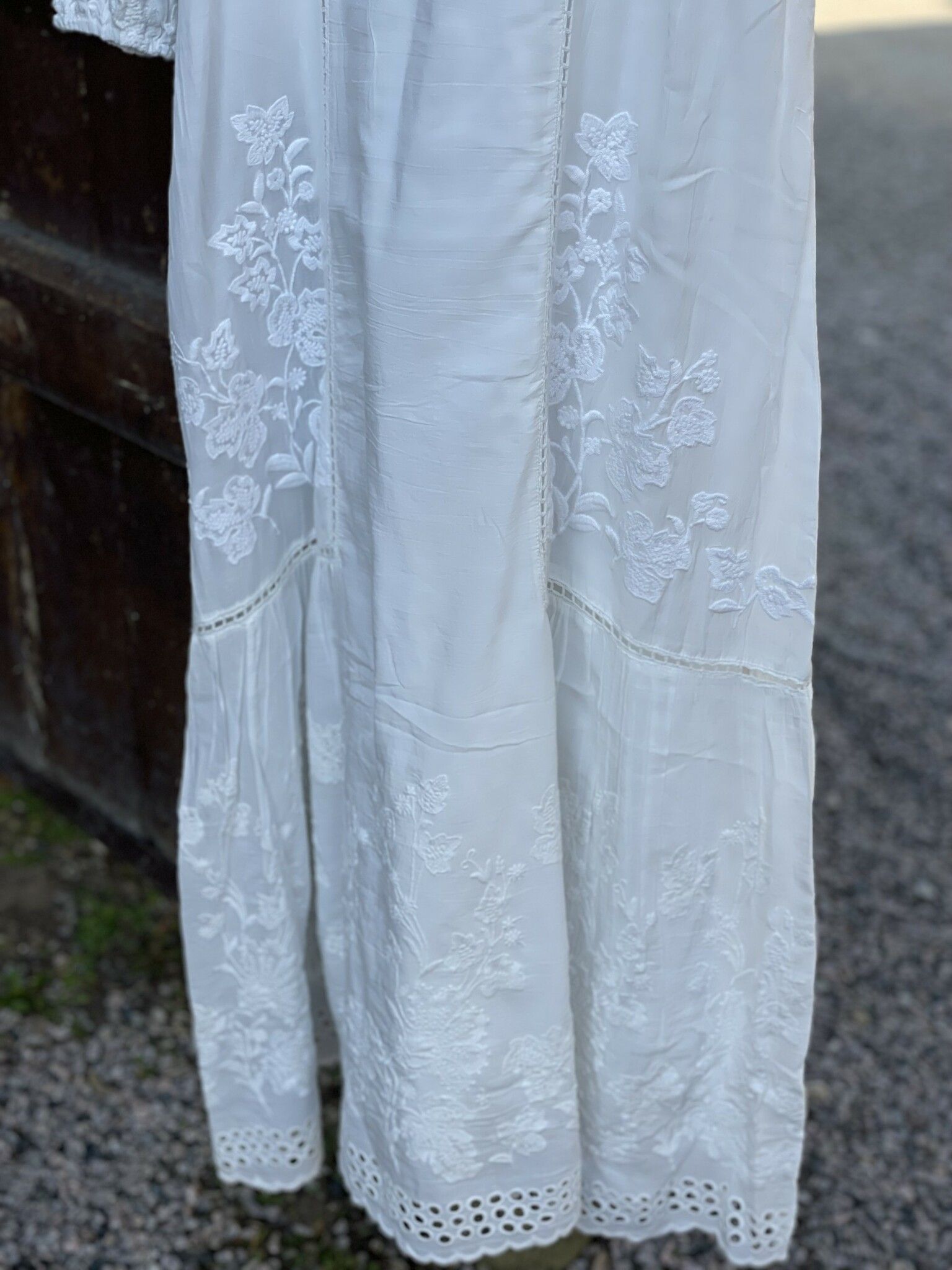 Fuego klänning " broderi & pärlor " , Off white