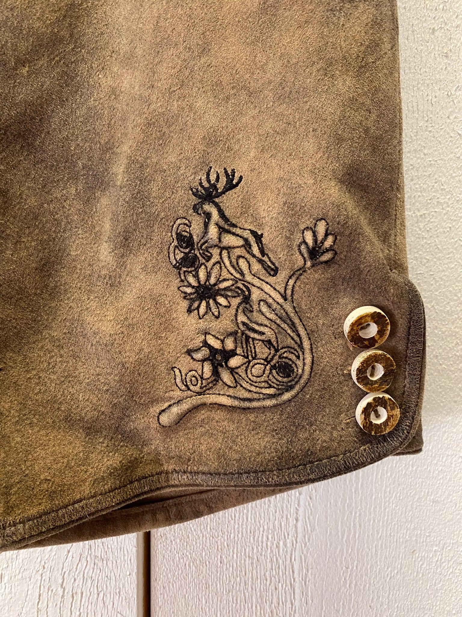 Lederhosen Dam  "Maila-W ZV Antik" ,  Zinn