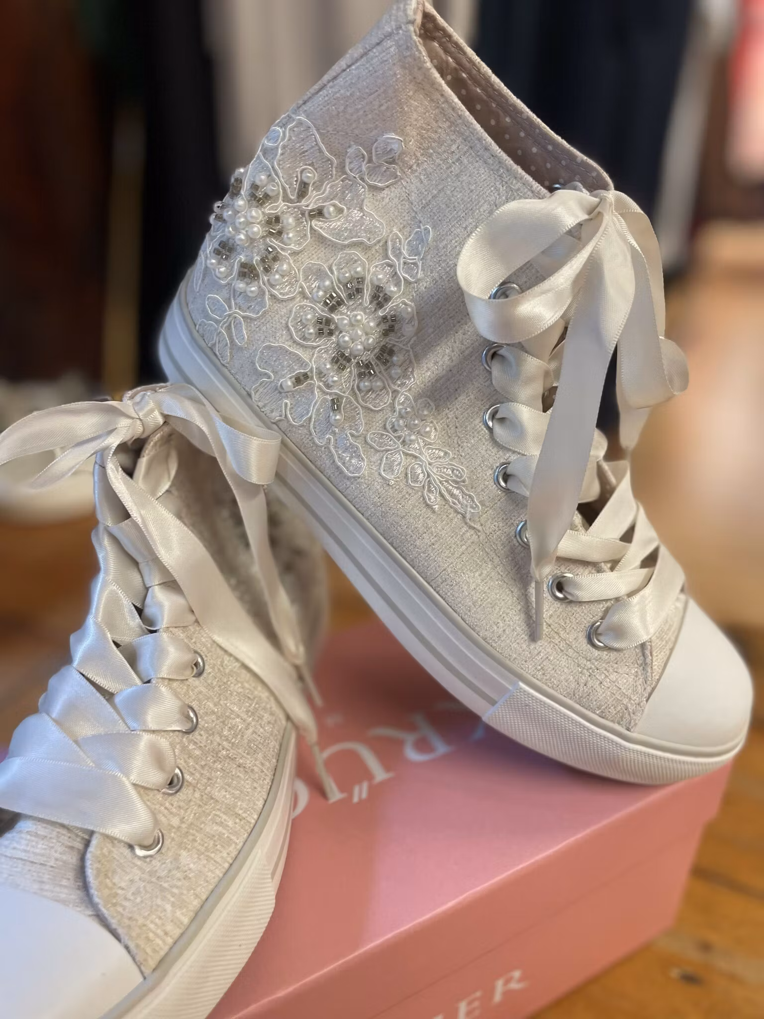 KRÛGER  "Converse " , blomma