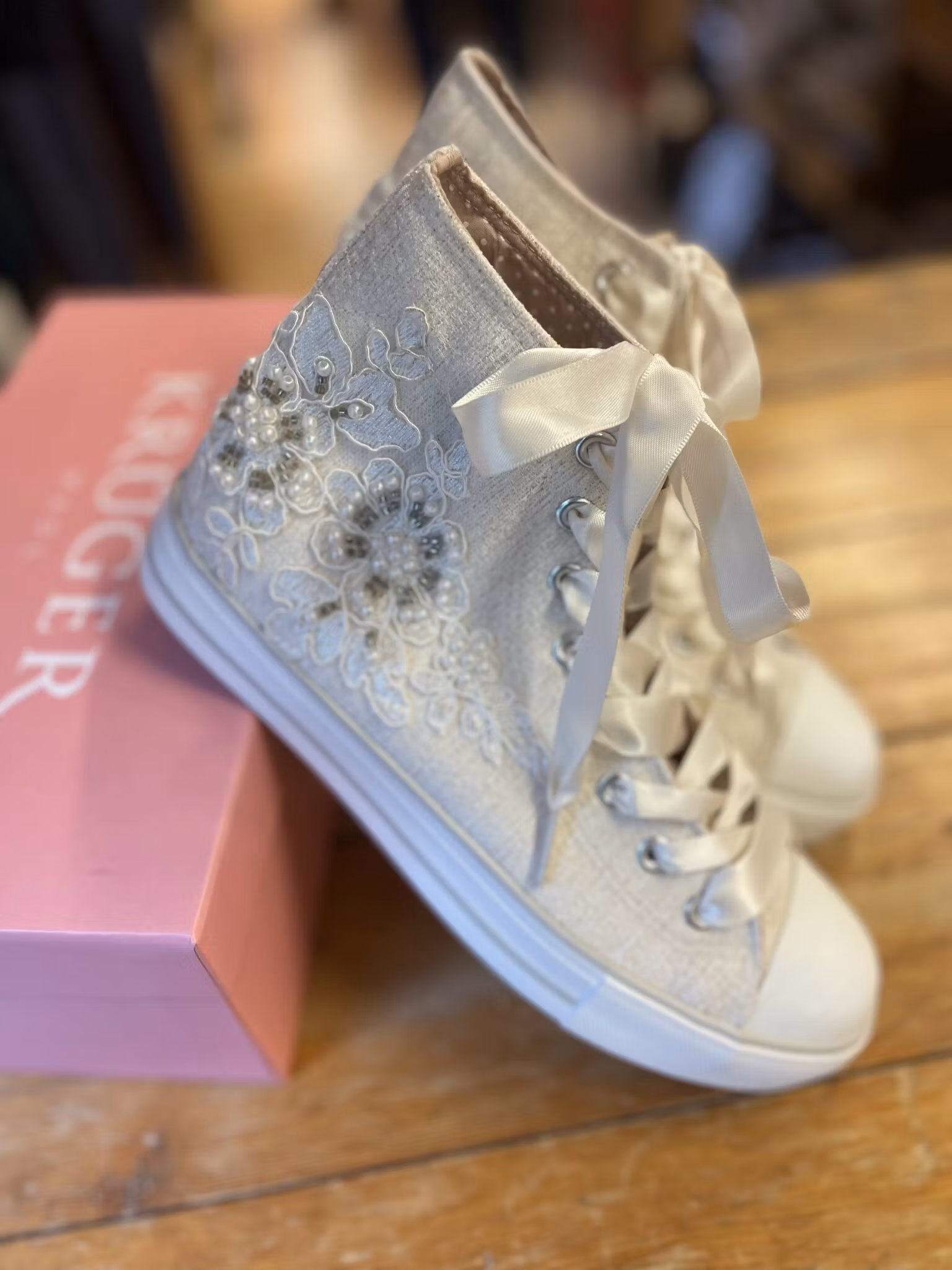 KRÛGER  "Converse " , blomma
