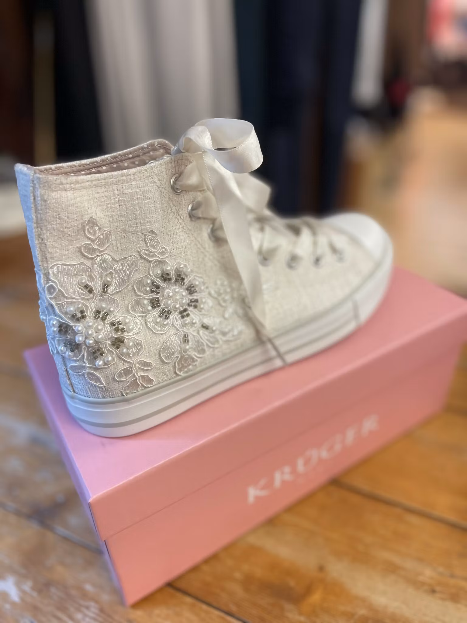 KRÛGER  "Converse " , blomma