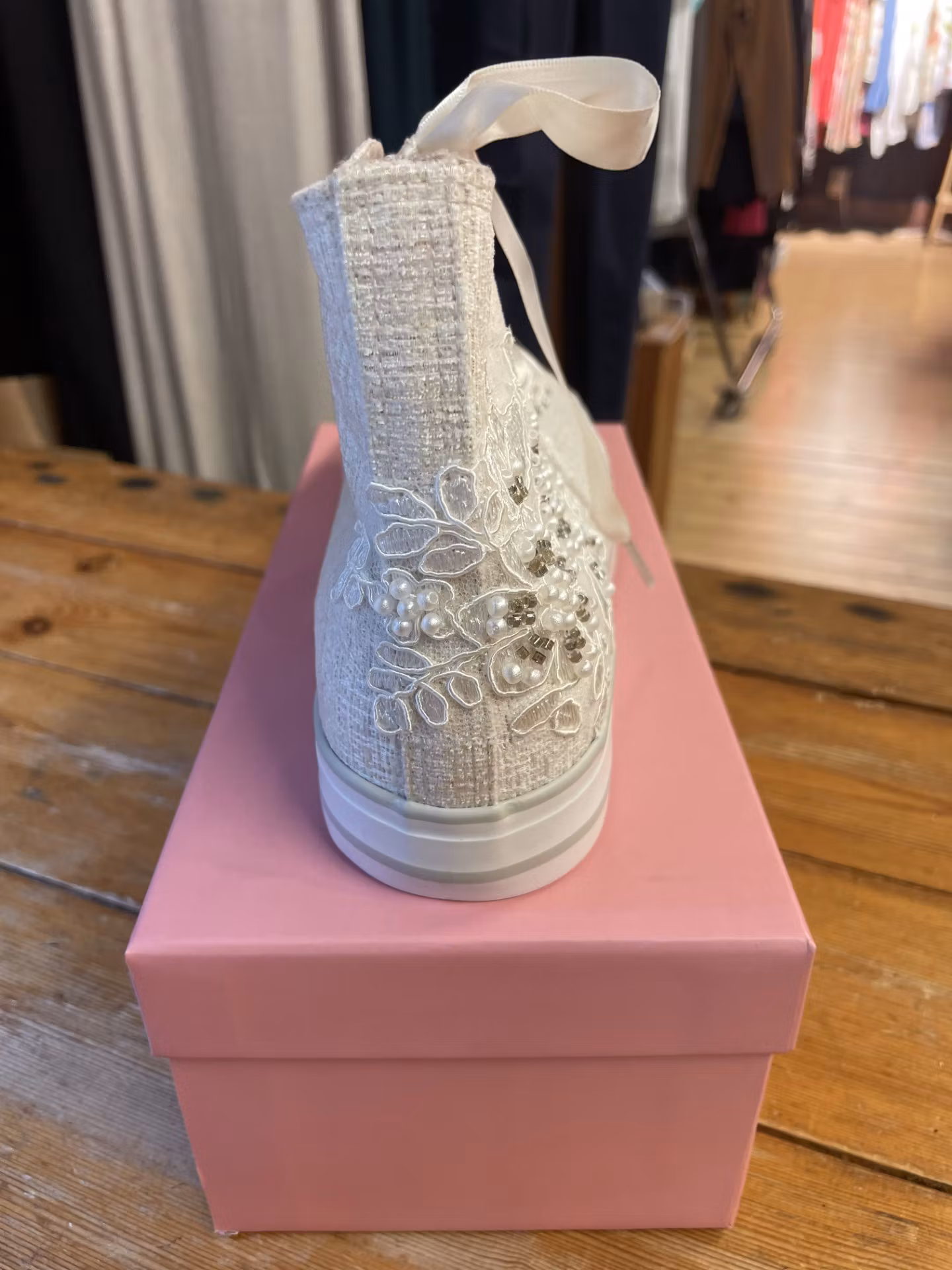 KRÛGER  "Converse " , blomma