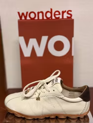 Wonders " sneakers " , Milk
