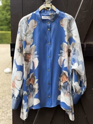 Max Volmary blus " blomma " , Pärlemo blå