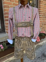 Oktoberfestskjorta som ingår i PAKETPRIS , vinröd