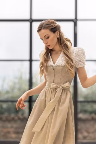 MarJo " Schönthal " dirndlblus med kort ärm  , off white