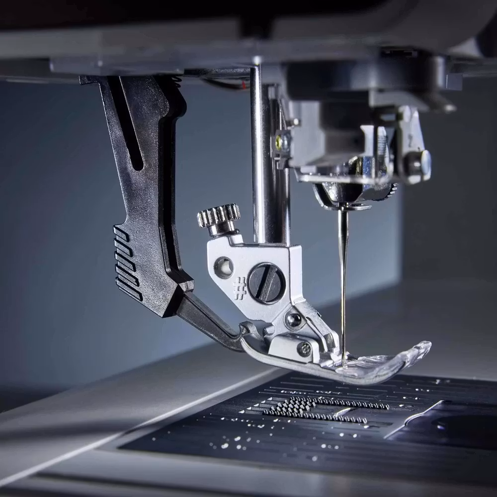 Pfaff expression™ 715