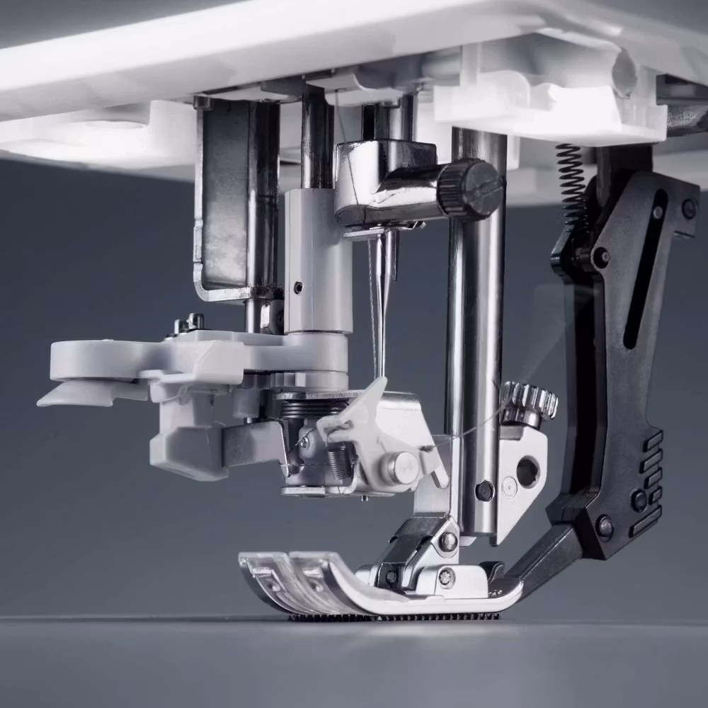 Pfaff expression™ 715