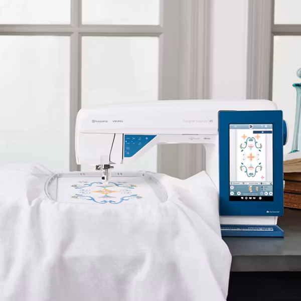 Husqvarna DESIGNER SAPPHIRE™ 85 – Sy- och brodérmaskin
