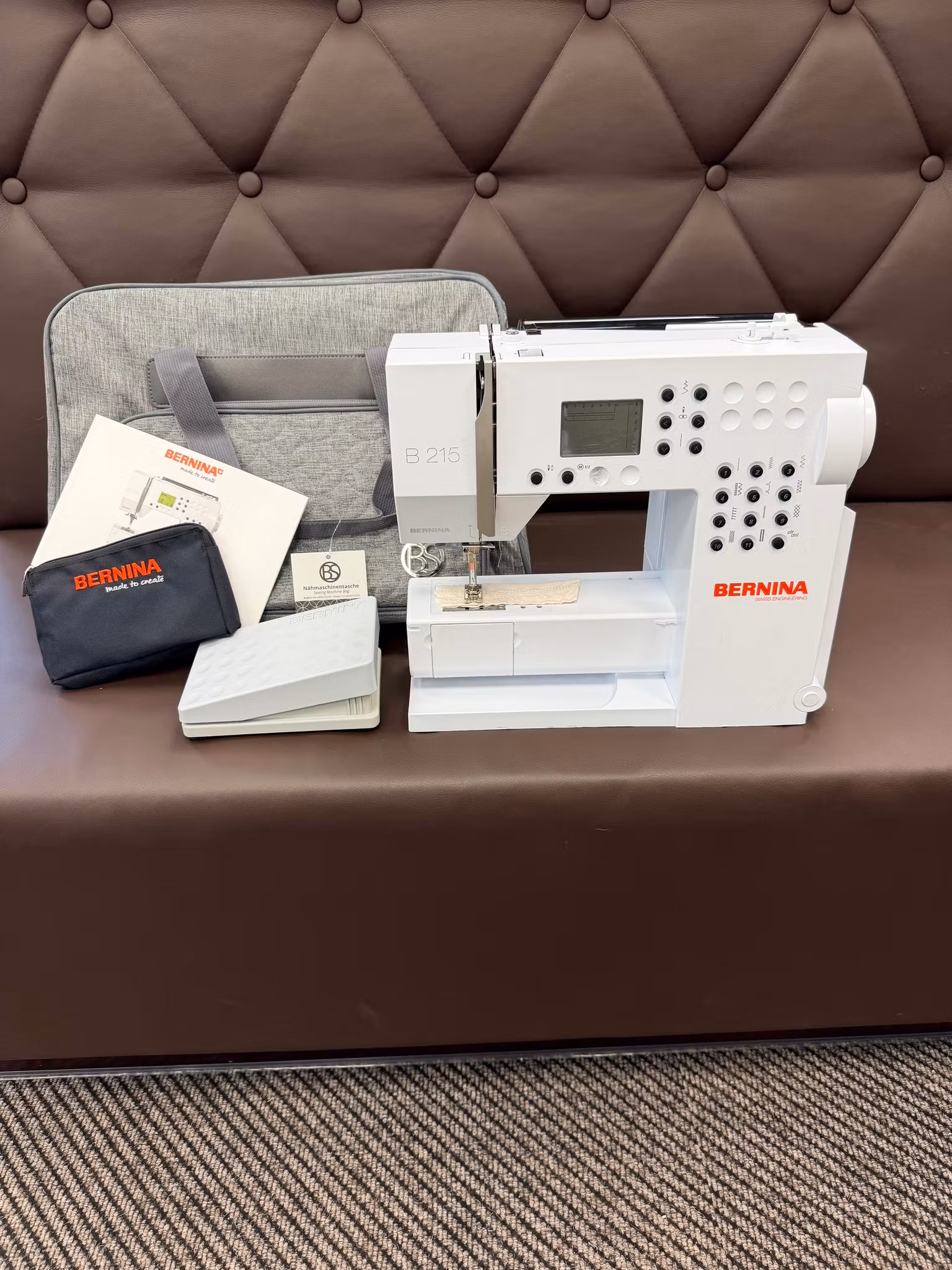 Bernina B215 | Begagnad (Väska medföljer)