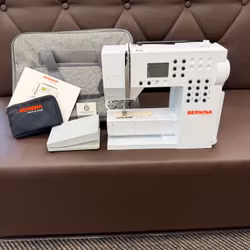 Bernina B215 | Begagnad (Väska medföljer)