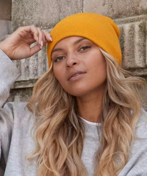 Two-tone pull-on beanie