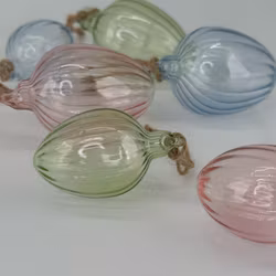 Hängande glas ägg Sheere randigt ljus rosa L