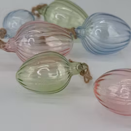 Hängande glas ägg Sheere randigt ljus rosa L