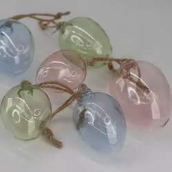 Hängande glas ägg Sheere randigt ljus grön S