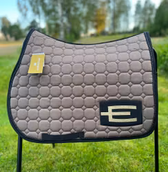 Equiline Hoppschabrak med E-Logga Cappuccino/Svart
