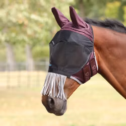 Shires FlyGuard Deluxe Flughuva med Öron och Nosfransar, Black Cherry