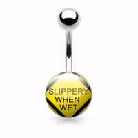 Navelpiercing Slippery when wet