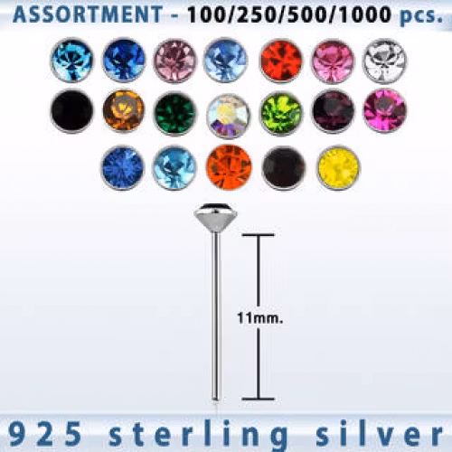 Näspiercing i silver med vit ädelsten