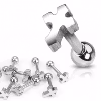 Tragus piercing med kors