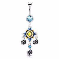 Navelpiercing i bohemisk stil