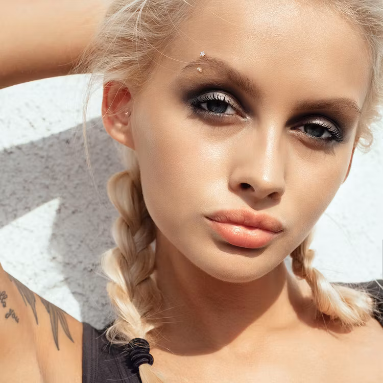 Böjd barbell/ögonbrynspiercing