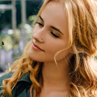 Näsring med blå safir