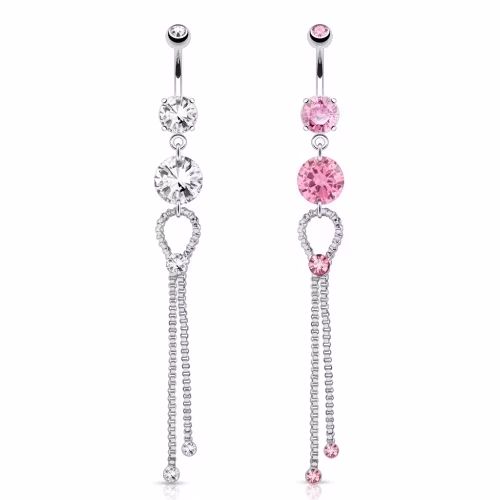 Navelpiercing med stor sten och hänge