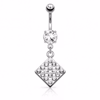 Navelpiercing med stenplatta