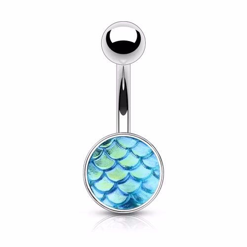 Navelpiercing med fiskfjäll