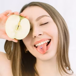 Tungpiercing med opal