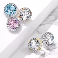 Dermal topp med vackra ädelstenar