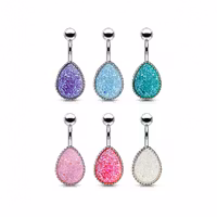 Navelpiercing med druzystenar