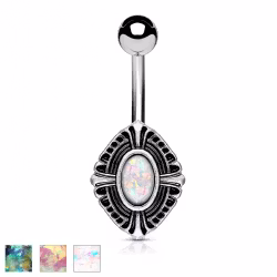 Navelpiercing med en Keltisk sköld