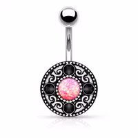 Navelpiercing med vackra mönster