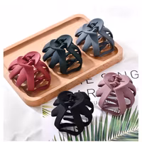 Hårklämmor i matt färg