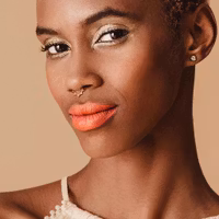 Piercingring med hjärtan och ädelstenar