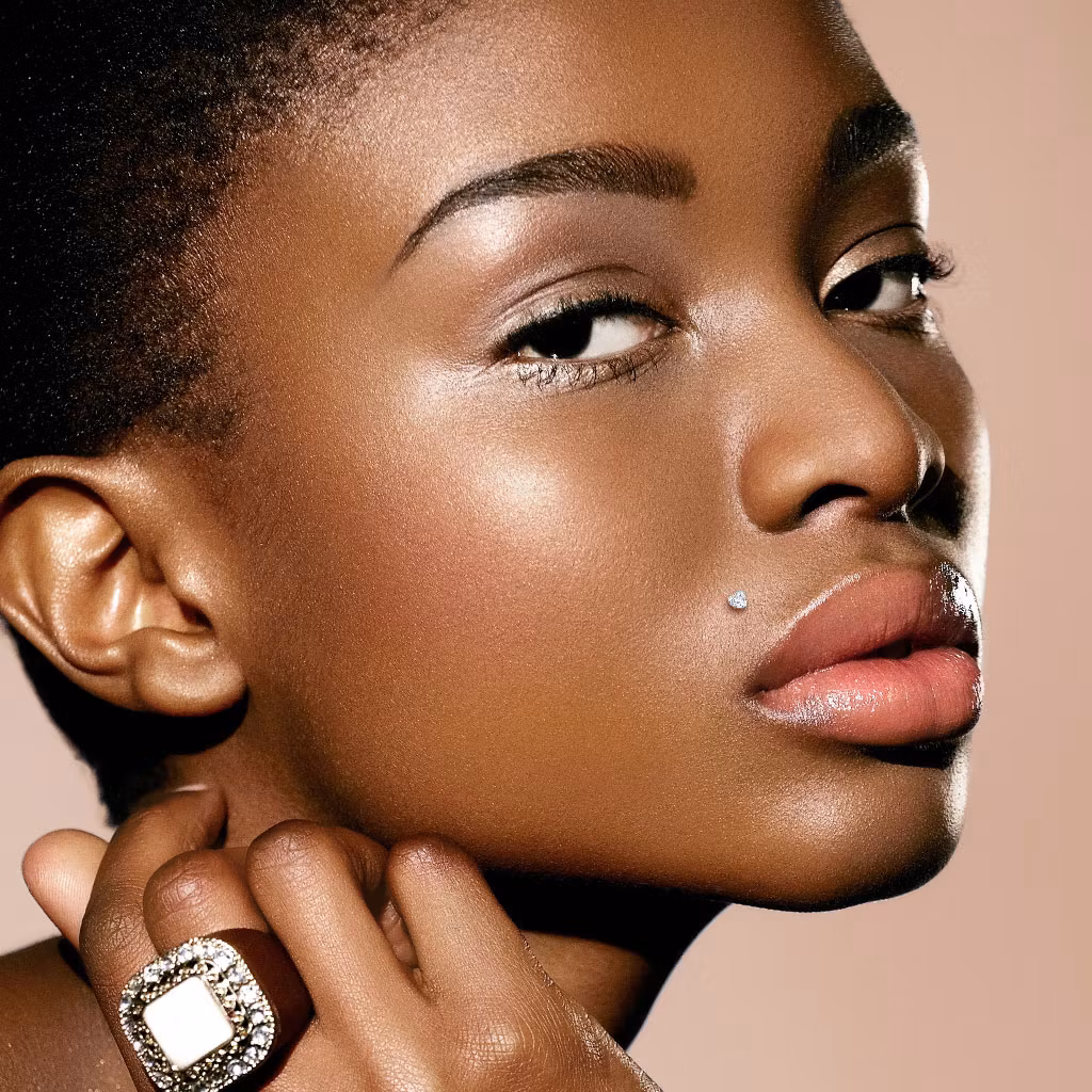 Labret med vitt ädelstenshjärta och micro platta