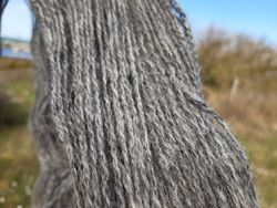 Maskinspunnet ullgarn tunnare 100 g