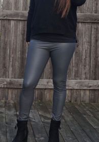 Mörk Grå Lackleggings  i Plussize