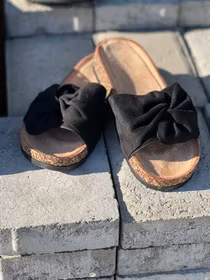 Svart Sandal med knut