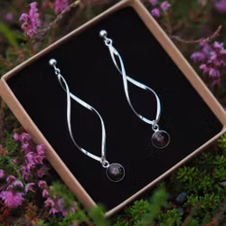 Røsslyng Svart Øredobber Spiral 8mm