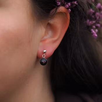 Røsslyng Svart Øredobber Pin 8mm